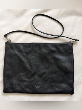 Coach Black Pebbled Leather Crossbody Clutch Bag Minimalist